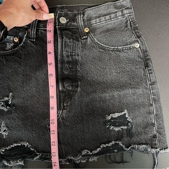 Levi’s Skirt Women Size 25 Jean Black Denim Distressed Cut Off Button Fly B7 - Picture 9 of 12